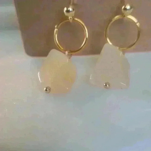 Gold plated hook with glass  bead - Picture 3 of 3